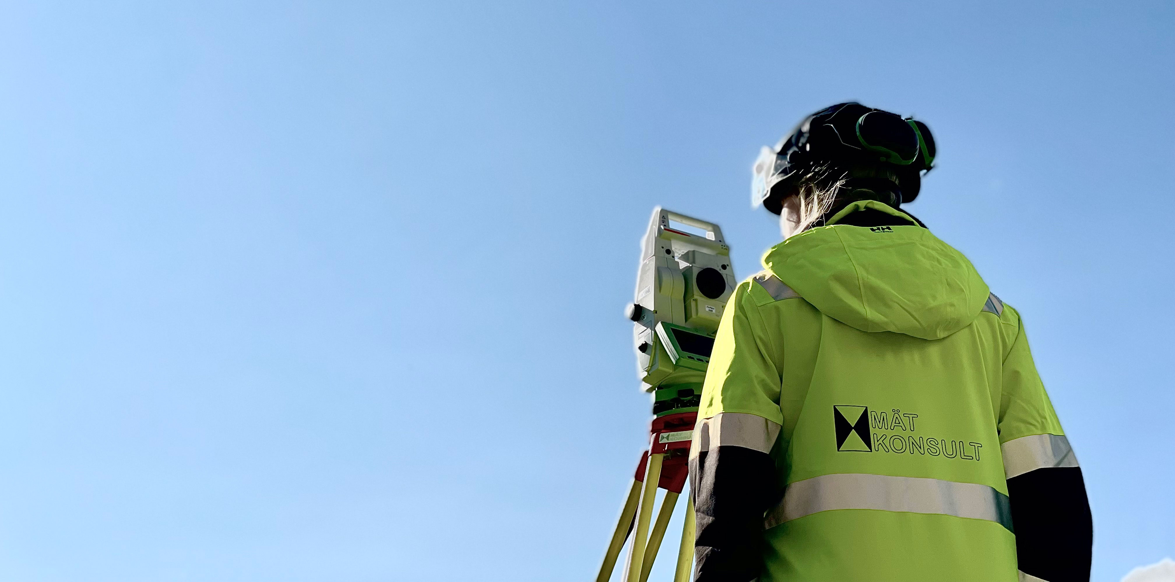 Mättekniker arbetar med totalstation